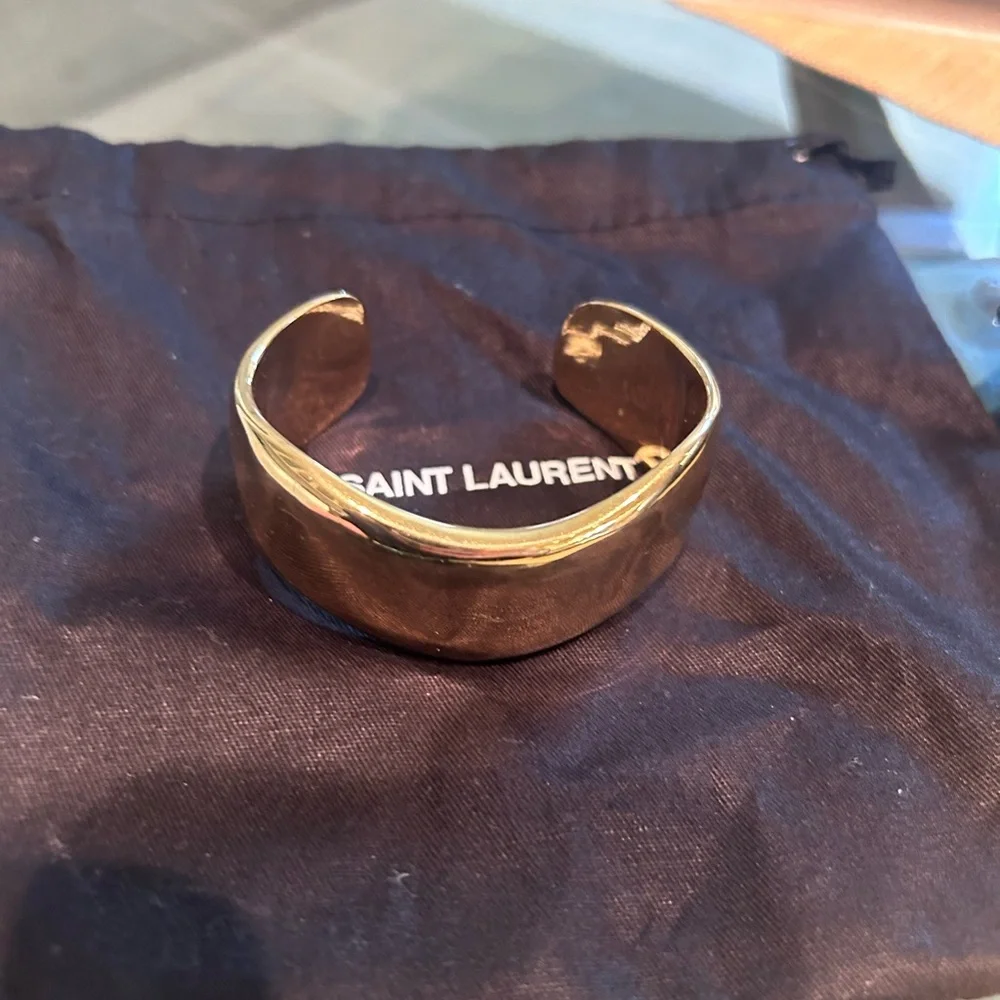 COPY - Saint Laurent Wavy gold-tone cuff - Picture 4 of 6